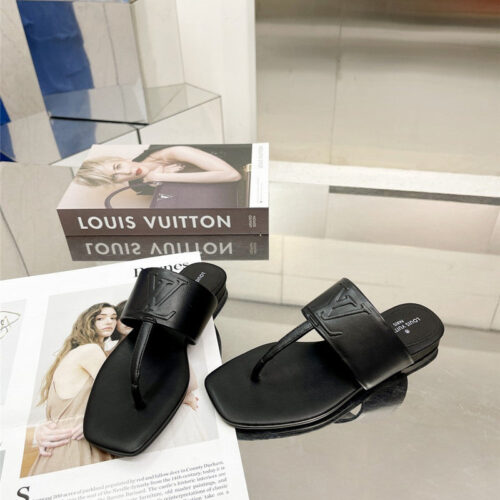 High Quality Luxury Louis Vuitton Flat Slippers alternate view