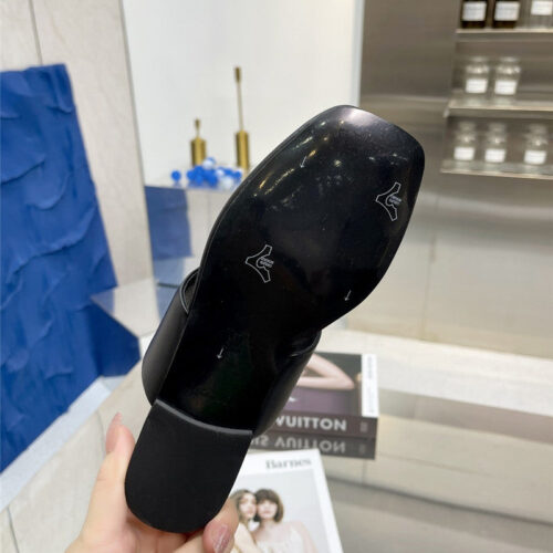 High Quality Luxury Louis Vuitton Flat Slippers product detail
