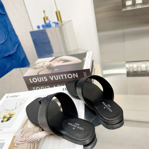 High Quality Luxury Louis Vuitton Flat Slippers product detail