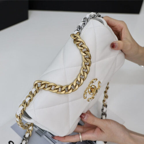 High Quality Luxury Chanel 19 Bag White product detail