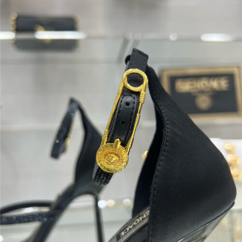 High Quality Luxury Fendi Joint Catwalk Show Sandals – Style 34579 product detail