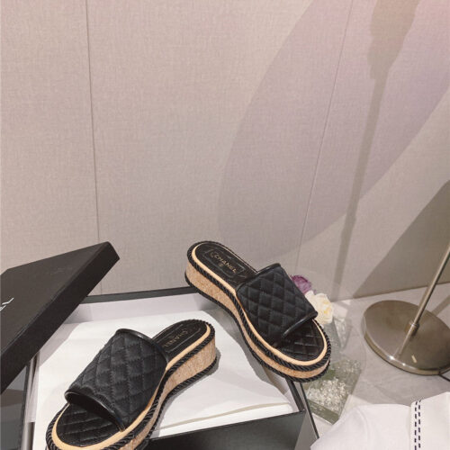 High Quality Luxury Chanel Flat Platform Slippers – Style 01478 product detail