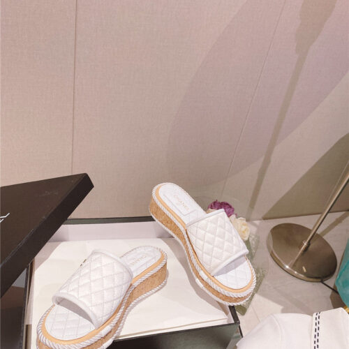 High Quality Luxury Chanel Flat Platform Slippers – Style 32550 alternate view