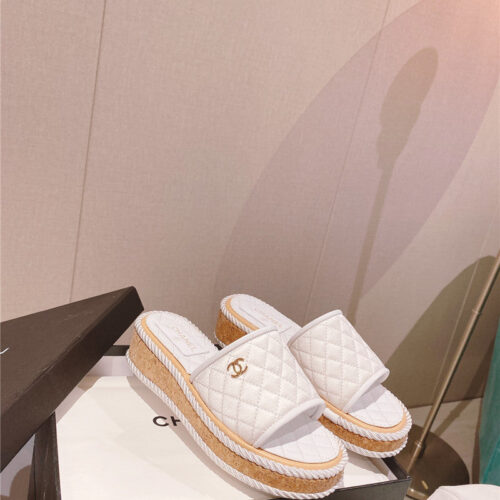 High Quality Luxury Chanel Flat Platform Slippers – Style 32550