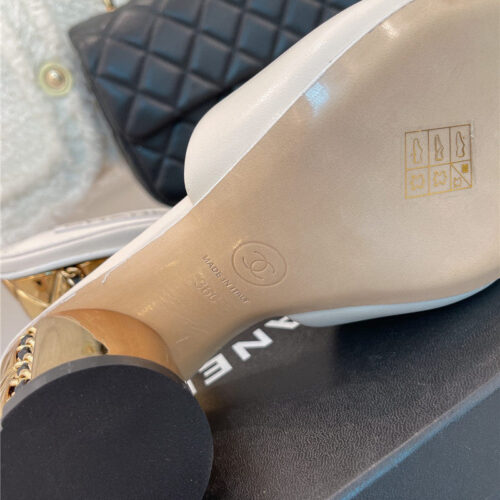 High Quality Luxury Chanel Metal Block Heel Cc Logo Bread Slippers product detail