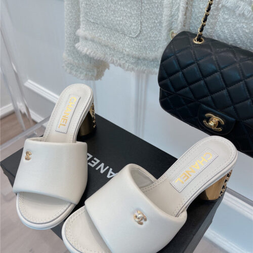 High Quality Luxury Chanel Metal Block Heel Cc Logo Bread Slippers product detail