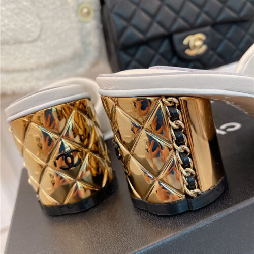 High Quality Luxury Chanel Metal Block Heel Cc Logo Bread Slippers product detail