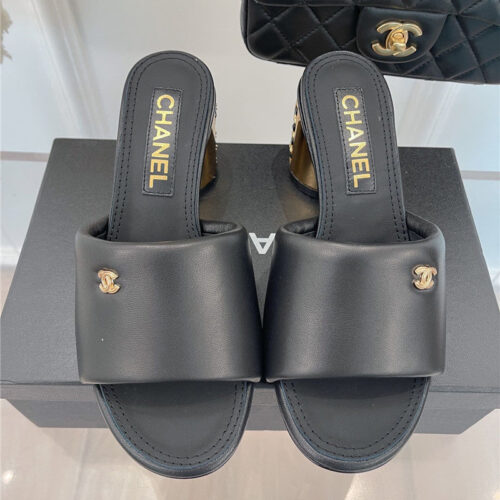 High Quality Luxury Chanel Metal Block Heel Cc Logo Bread Slippers – Style 18630 product detail