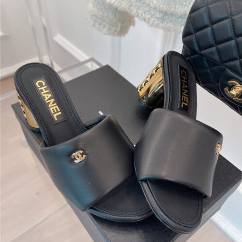 High Quality Luxury Chanel Metal Block Heel Cc Logo Bread Slippers – Style 18630 product detail