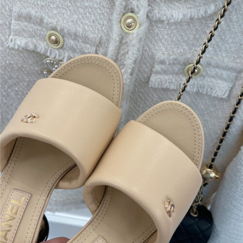 High Quality Luxury Chanel Metal Block Heel Cc Logo Bread Slippers – Style 90950 product detail