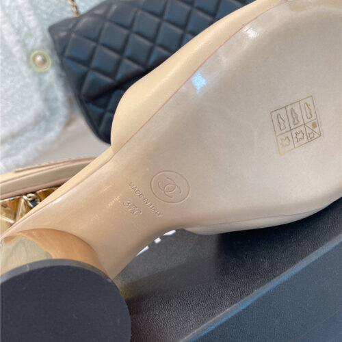 High Quality Luxury Chanel Metal Block Heel Cc Logo Bread Slippers – Style 90950 product detail