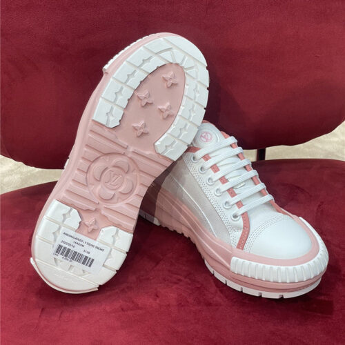 High Quality Luxury Louis Vuitton Early Spring New Color Squad Sneakers alternate view