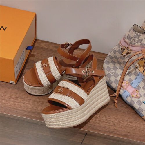High Quality Luxury Louis Vuitton Classic Platform Sandals – Style 94819 product detail