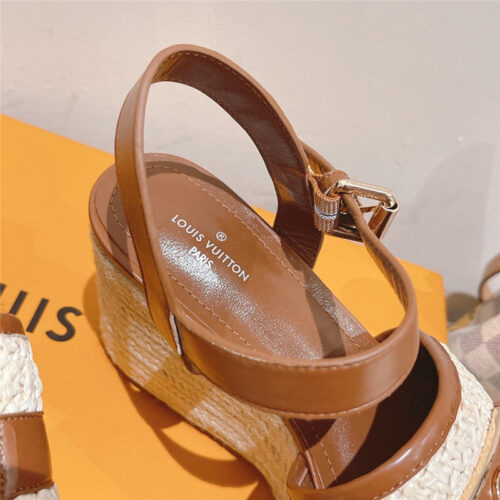 High Quality Luxury Louis Vuitton Classic Platform Sandals – Style 94819 product detail