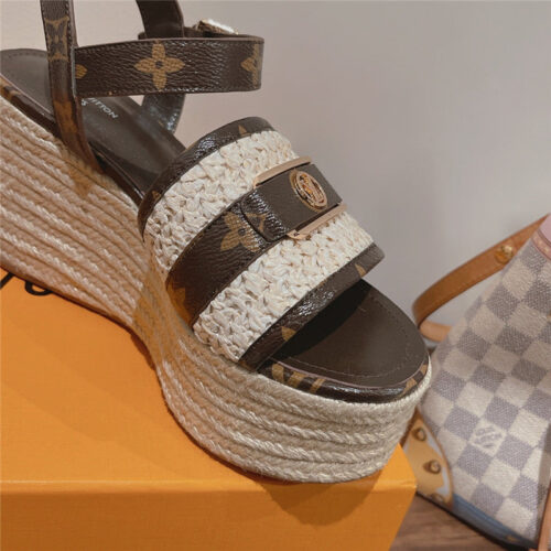 High Quality Luxury Louis Vuitton Classic Platform Sandals – Style 29283 product detail