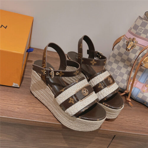 High Quality Luxury Louis Vuitton Classic Platform Sandals – Style 29283