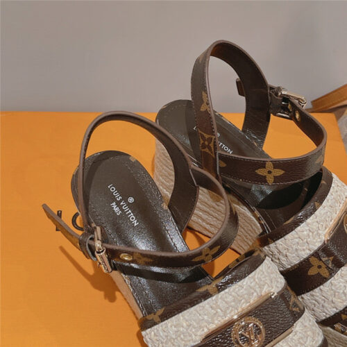 High Quality Luxury Louis Vuitton Classic Platform Sandals – Style 29283 product detail