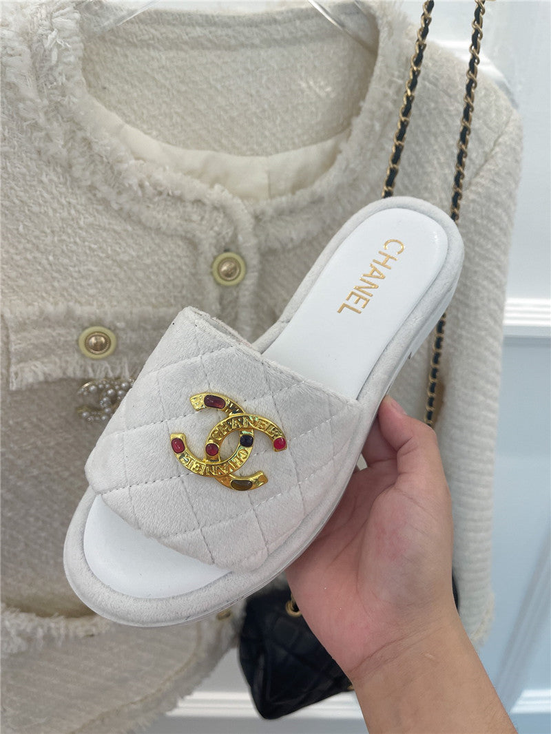 High Quality Luxury Chanel Embroidered Logo Slippers – Style 70534 product detail