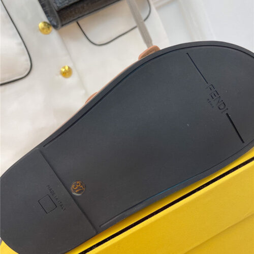 High Quality Luxury Fendi FF Logo Plaque Sandals product detail