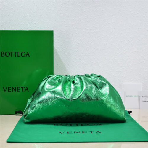 High Quality Luxury Bottega Veneta The Pouch Bag Green alternate view