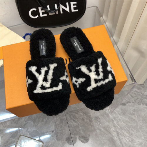 High Quality Luxury Louis Vuitton Teddy Fluffy Slippers product detail
