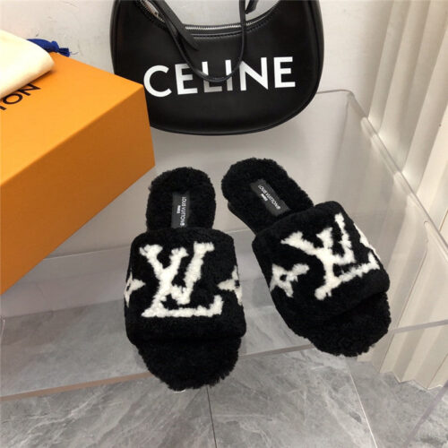 High Quality Luxury Louis Vuitton Teddy Fluffy Slippers product detail