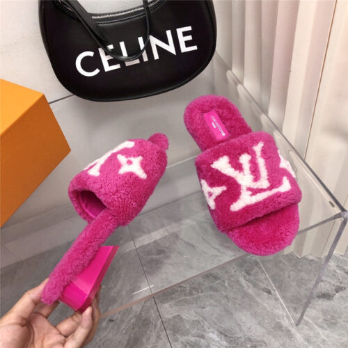 High Quality Luxury Louis Vuitton Teddy Fluffy Slippers – Style 34147 product detail