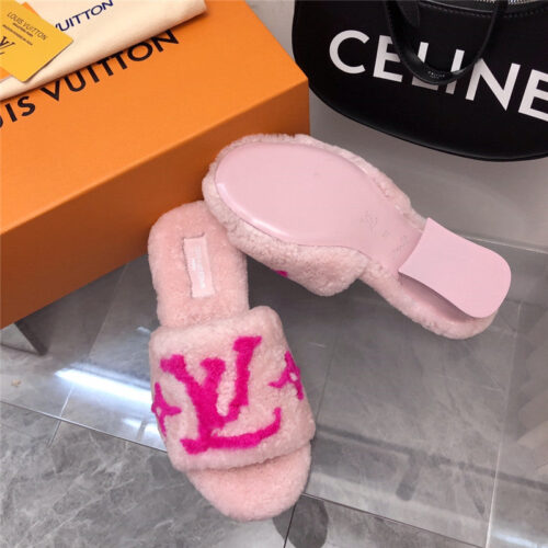 High Quality Luxury Louis Vuitton Teddy Fluffy Slippers – Style 20579 product detail