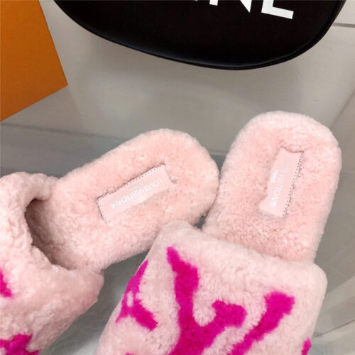 High Quality Luxury Louis Vuitton Teddy Fluffy Slippers – Style 20579 product detail