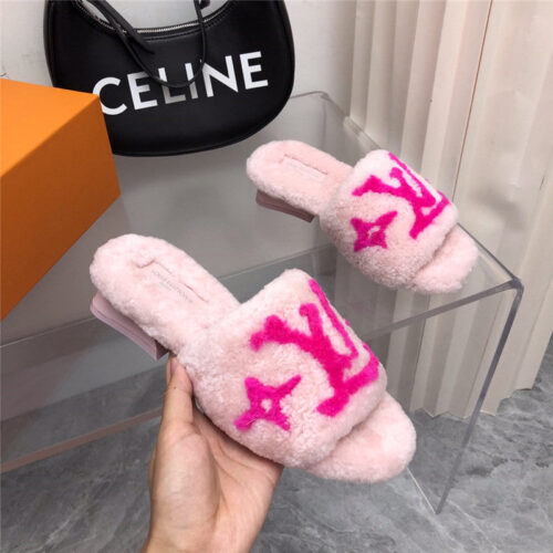 High Quality Luxury Louis Vuitton Teddy Fluffy Slippers – Style 20579 product detail