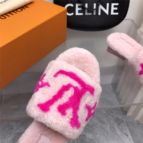 High Quality Luxury Louis Vuitton Teddy Fluffy Slippers – Style 20579 product detail