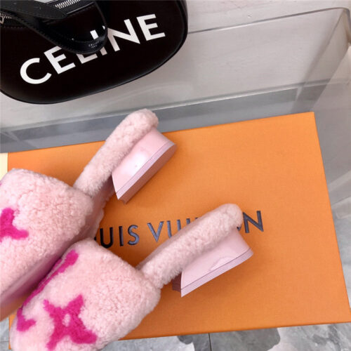 High Quality Luxury Louis Vuitton Teddy Fluffy Slippers – Style 20579 product detail