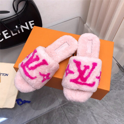 High Quality Luxury Louis Vuitton Teddy Fluffy Slippers – Style 20579 product detail