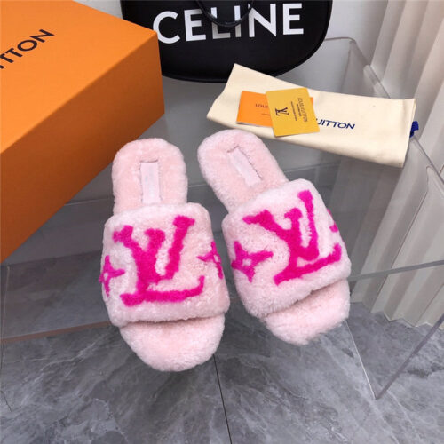 High Quality Luxury Louis Vuitton Teddy Fluffy Slippers – Style 20579