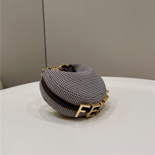 High Quality Luxury Fendi Crescent Underarm Bag product detail