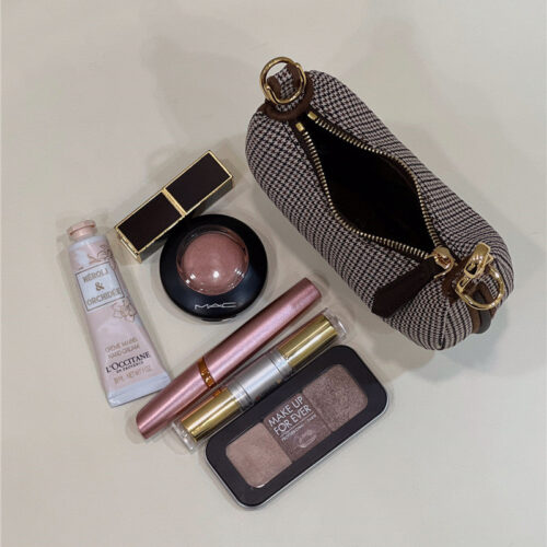 High Quality Luxury Fendi Crescent Underarm Bag product detail