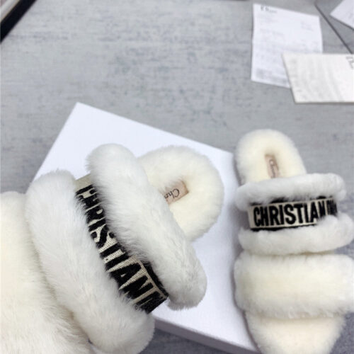 High Quality Luxury Dior Logo Wool Slippers product detail