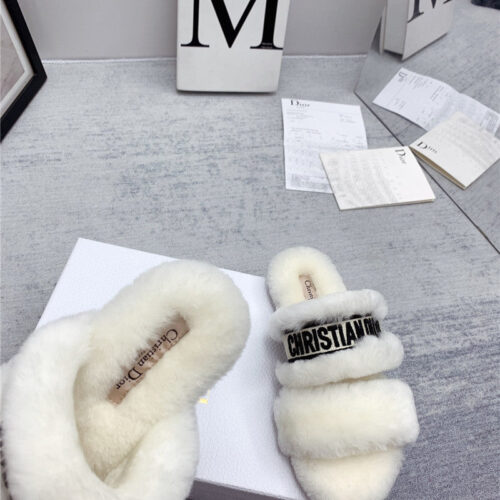 High Quality Luxury Dior Logo Wool Slippers product detail