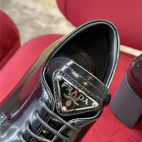 High Quality Luxury Prada Classic Logo Loafers – Style 26022 product detail