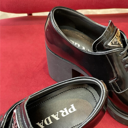 High Quality Luxury Prada Classic Logo Loafers – Style 26022 product detail