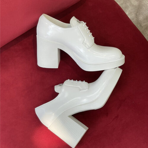 High Quality Luxury Prada Classic Logo Loafers product detail