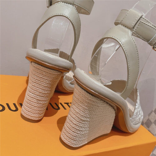 High Quality Luxury Louis Vuitton Straw Wedge Sandals – Style 09379 product detail