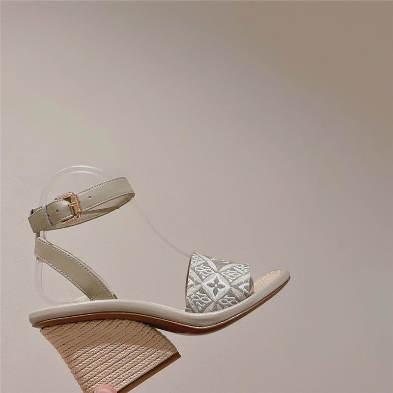 High Quality Luxury Louis Vuitton Summer New Sandals product detail