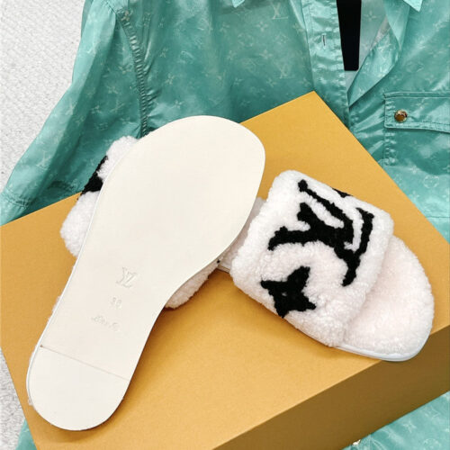 High Quality Luxury Louis Vuitton Flat Wool Slippers – Style 62531 product detail
