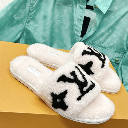 High Quality Luxury Louis Vuitton Flat Wool Slippers – Style 62531