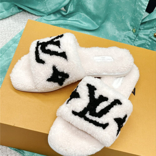 High Quality Luxury Louis Vuitton Flat Wool Slippers – Style 62531 product detail