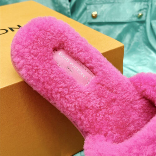 High Quality Luxury Louis Vuitton Flat Wool Slippers – Style 96995 product detail