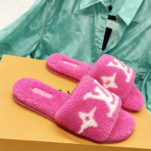 High Quality Luxury Louis Vuitton Flat Wool Slippers – Style 96995