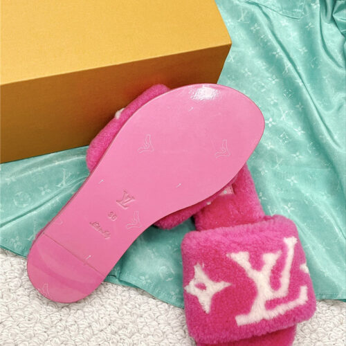 High Quality Luxury Louis Vuitton Flat Wool Slippers – Style 96995 product detail