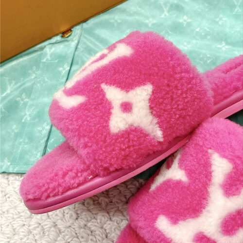 High Quality Luxury Louis Vuitton Flat Wool Slippers – Style 96995 product detail